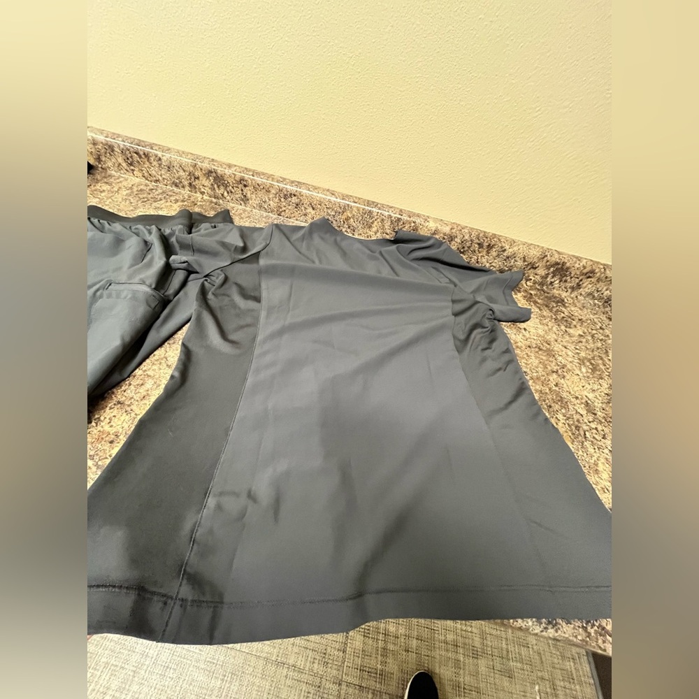 Epic Women’s Scrub Set in Dark Gray - Picture 10 of 13